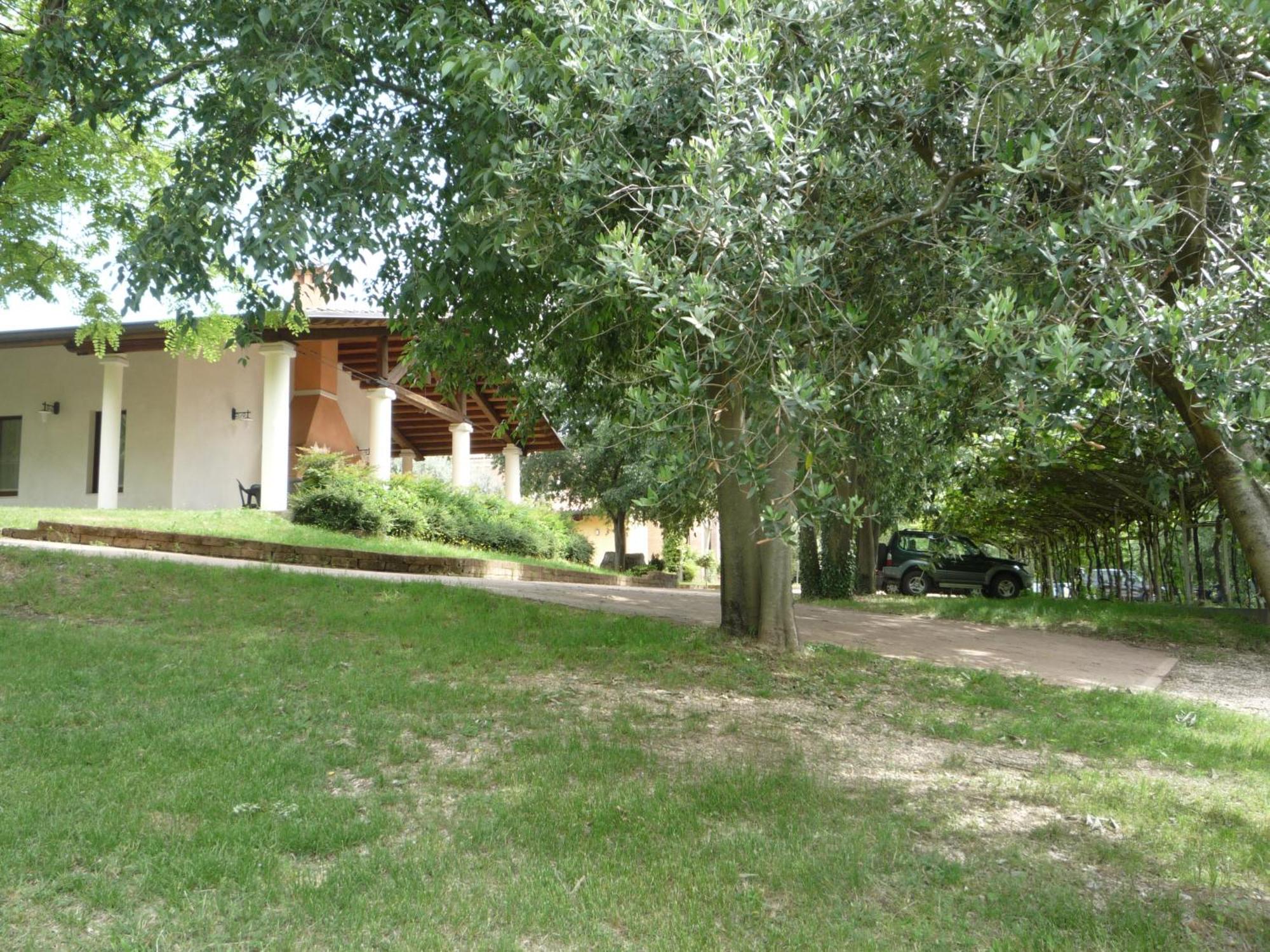 Agriturismo Lupo Bianco モンツァンバーノ エクステリア 写真