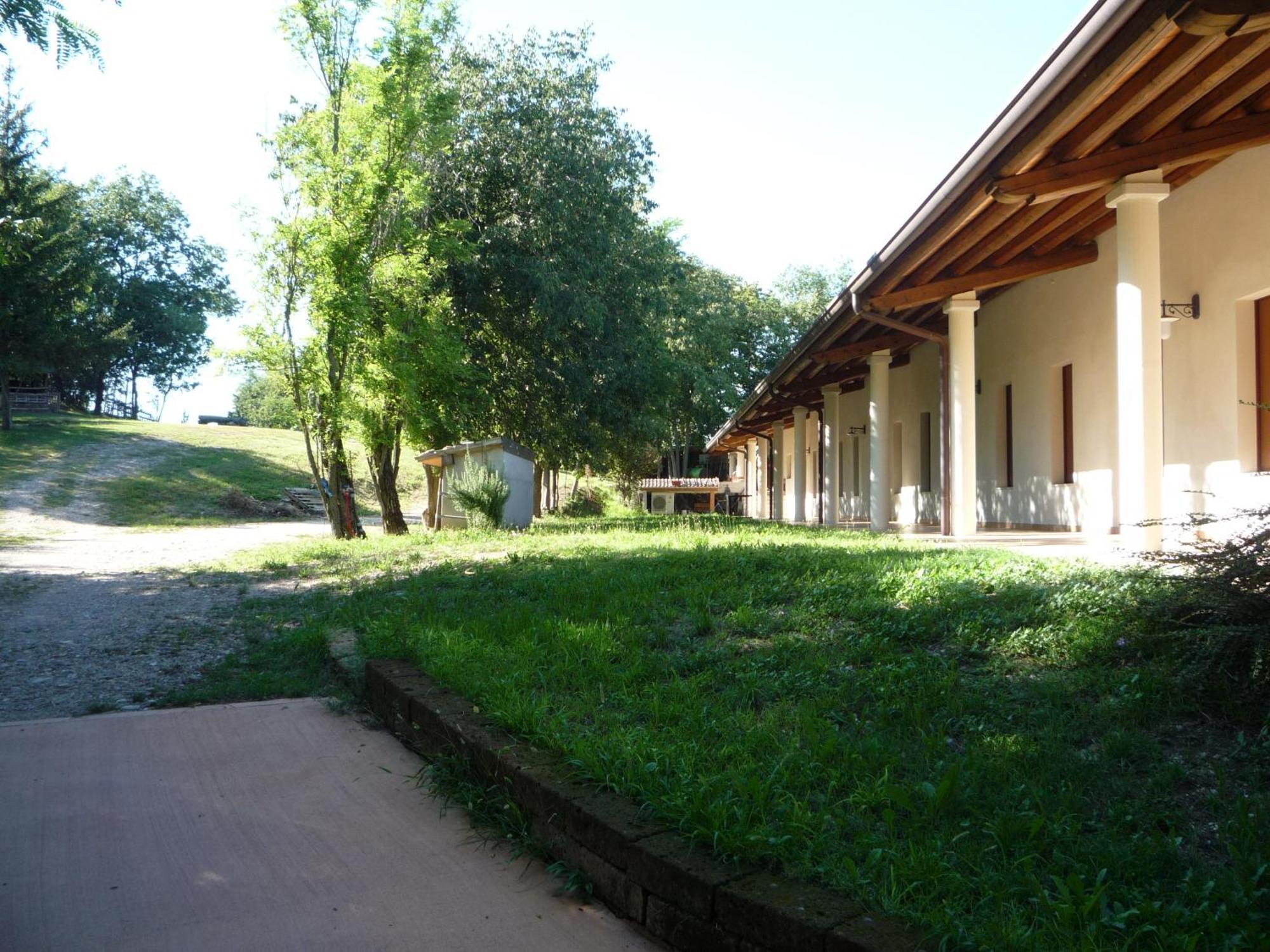 Agriturismo Lupo Bianco モンツァンバーノ エクステリア 写真