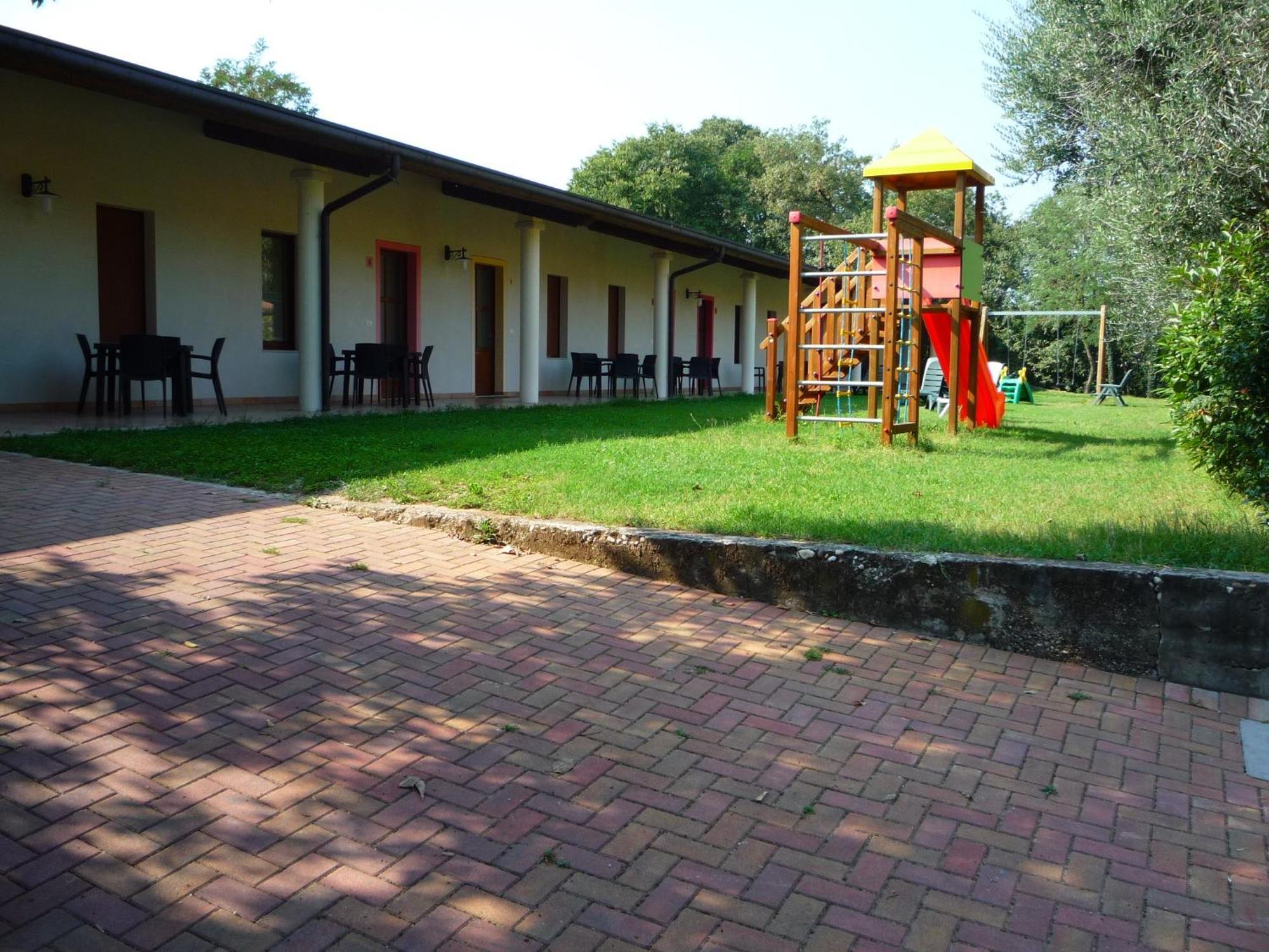 Agriturismo Lupo Bianco モンツァンバーノ エクステリア 写真