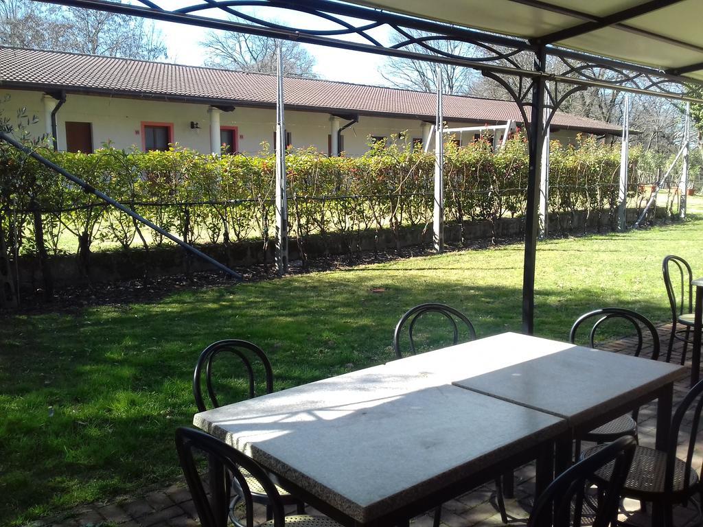 Agriturismo Lupo Bianco モンツァンバーノ エクステリア 写真