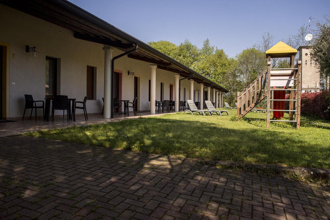 Agriturismo Lupo Bianco モンツァンバーノ エクステリア 写真
